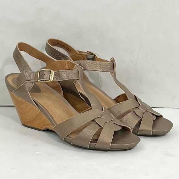 Clarks Artisan Women’s Wedge Strappy Leather Sandals - Picture 3 of 9